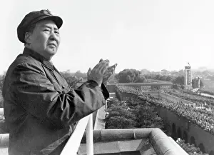 Spectators Prints: Mao Zedong Clapping His Hands