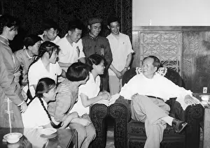 Mao Zedong Meets with Students