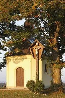 Images Dated 4th October 2011: Maria-Dank-Kapelle, Marys Chapel, on Fuerst-Tegernberg mountain near Degerndorf, Muensing