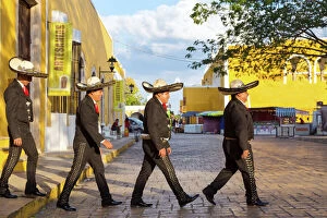 City Street Gallery: Mariachi crossing the street Beatles style, Mexico