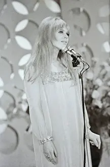 Marianne Faithfull Singing