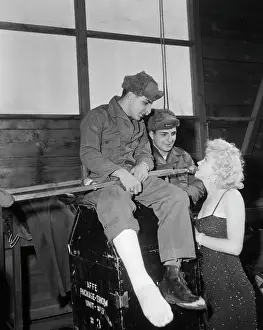 Marilyn Chats with Twins