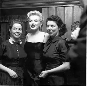 Prints of American actress Marilyn Monroe (1926 - 1962) chats with guests during a press party at her home on March 3, 1956 in Los Angeles, California. (Photo by Earl Leaf/Michael Ochs Archives/Getty Images) Marilyn Monroe: The Iconic Muse Prints: Marilyn At Home With Guests