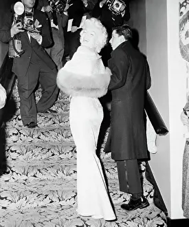 Strapless Prints: Marilyn Monroe at Astor Theatre