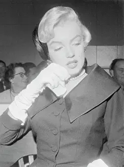Suits Prints: Marilyn Monroe Crying in Court