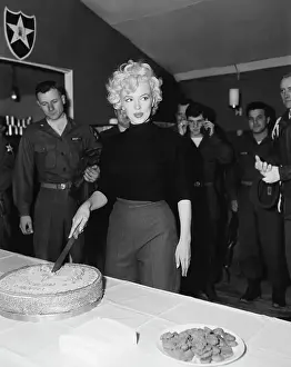 Cookie Prints: Marilyn Monroe Cutting Cake with Soldiers