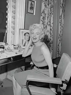 Sexy Prints: Marilyn Monroe in Dressing Room