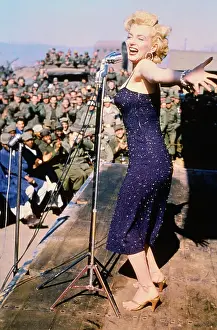 Clapping Prints: Marilyn Monroe Enertaining U.S. Troops