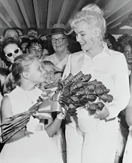 Reno Prints: Marilyn Monroe Meeting Gail Sawyer