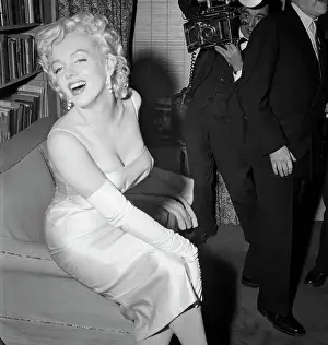 Sexy Prints: Marilyn Monroe Posing for a Photographer