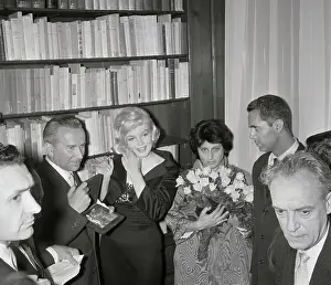 Marilyn Monroe Receives Award