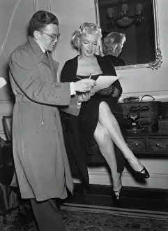 Autographing Prints: Marilyn Monroe Signing Autograph