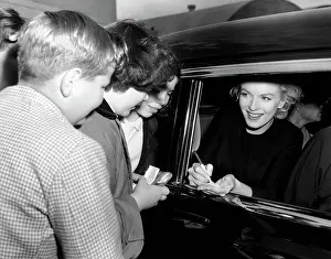 Autographing Prints: Marilyn Monroe Signing Autographs