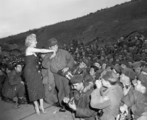 Marilyn Wows Them