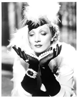 Marlene Dietrich In Desire