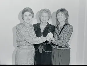 Marlo Thomas Joining Hands with Betty Ford and Eleanor Smeal
