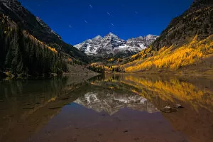 Images Dated 9th October 2015: Maroon lake
