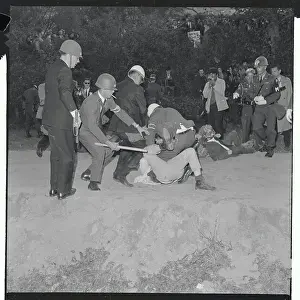 Marshal Prints: US Marshals Struggling with Demonstrator