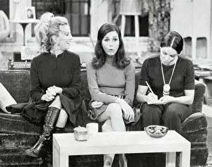 Television Set Prints: Mary Tyler Moore and Cast on Set