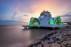 Images Dated 8th November 2014: Masjid Selat Melaka