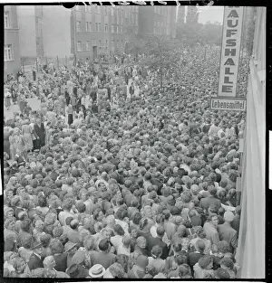 Frenzy Prints: Mass Movement of East Germans to West Berlin