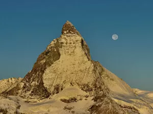 Snowcapped Mountain Collection: Matterhorn golden hour
