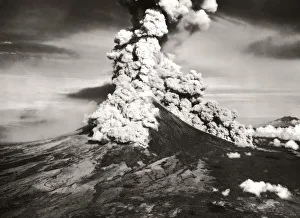 Images Dated 7th December 2007: Mayon Volcano