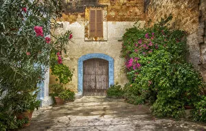 Images Dated 1st October 2015: Mdina Courtyard