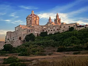 Images Dated 4th July 2010: Mdina at dusk