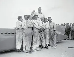 Mechanics Holding up Sir Malcolm Campbell