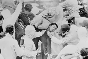 Paramedic Prints: Medics Helping Refugees