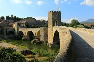 Catalonia Collection: The medieval bridge of Besalu, Catalonia, Spain