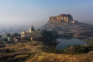 Images Dated 17th December 2016: Mehrangarh fort and Jaswant Thada temple, Jodhpur, Rajasthan, India