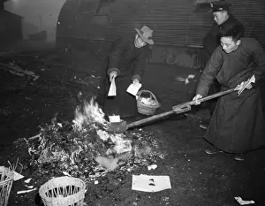 Nanjing Prints: Men Burning Government Papers