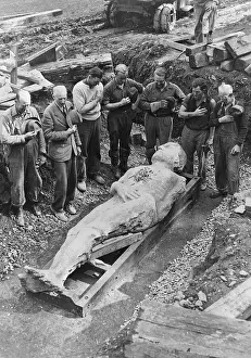 Cooperstown Prints: Men Burying Paper Mache Version of Cardiff Giant
