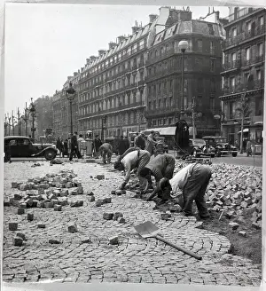 Paving Prints: Men Paving Paris Street