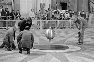 Rotation Prints: Men Watch Pendulum In St. Paul'S Cath
