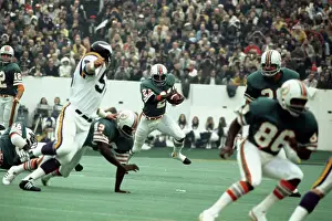 Running Back Prints: Mercury Morris Running with Ball