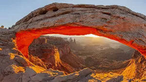 Images Dated 10th December 2019: Mesa Arch, Canyonlands NP, Utah