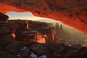 Images Dated 14th January 2013: Mesa Arch Golden