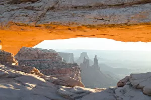 Pete Lomchid Landscape Photography Gallery: Mesa arch morning