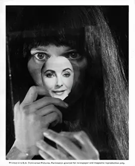 Mia Farrow And Elizabeth Taylor In Secret Ceremony