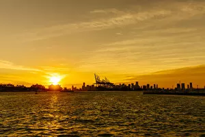 Images Dated 9th February 2016: Miami skyline at sunset, Florida, USA