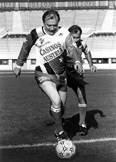 Politicians Prints: Michael Häupl is playing football