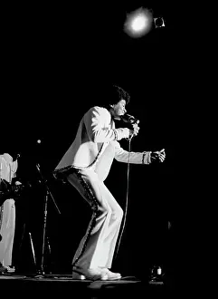 Michael Jackson Performing