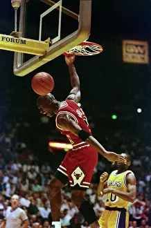 michael-jordan-slam-dunking-