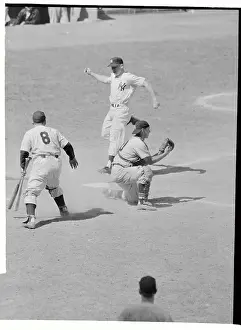 Mickey Mantle Crossing Home plate