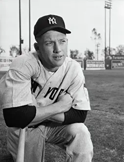 Slugger Prints: Mickey Mantle W/Elbow On Knee, Smiling