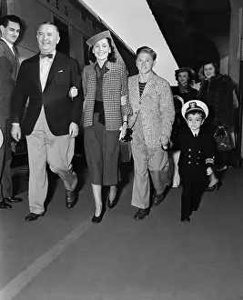 Mickey Rooney and Others Arriving