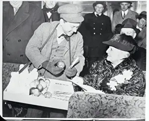 Mickey Rooney Selling Apple